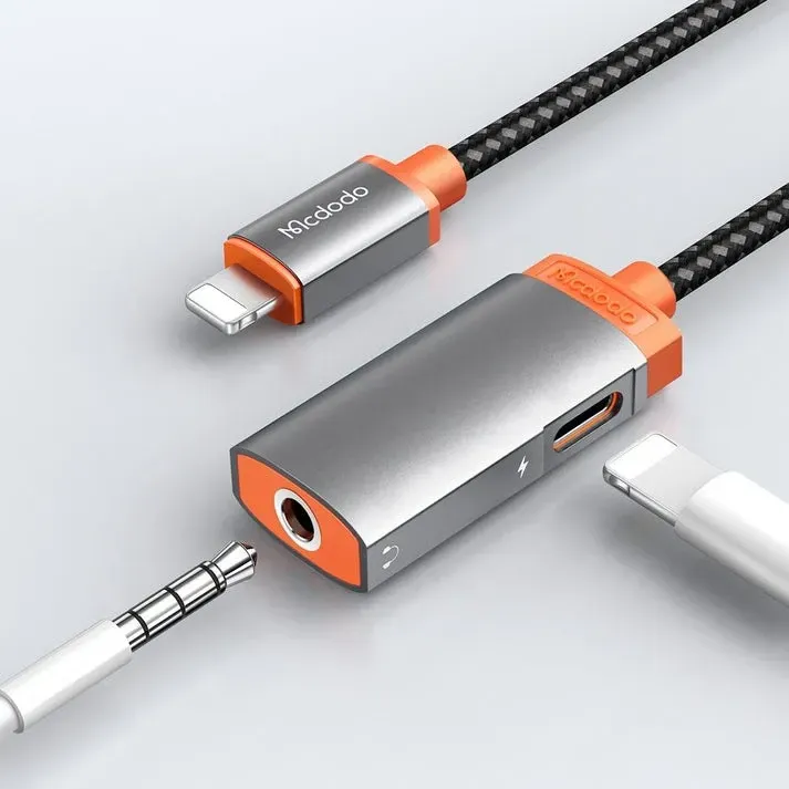 کابل تبدیل لایتنینگ مک دودو مدل Mcdodo CA-6710 Lightning to Aux قابلیت اتصال همزمان هندزفری و شارژر  image gallery